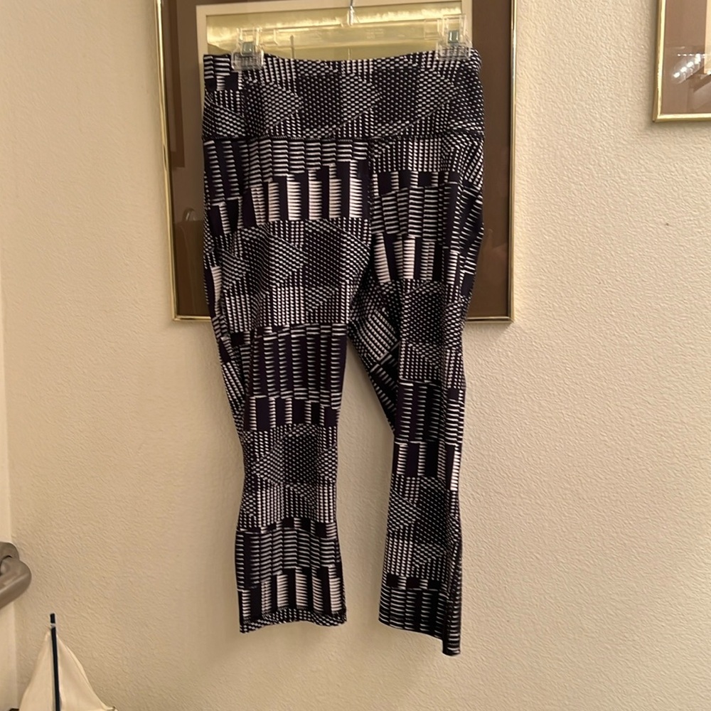 Patagonia Abstract Outdoor Leggings
Women’s Size Medium